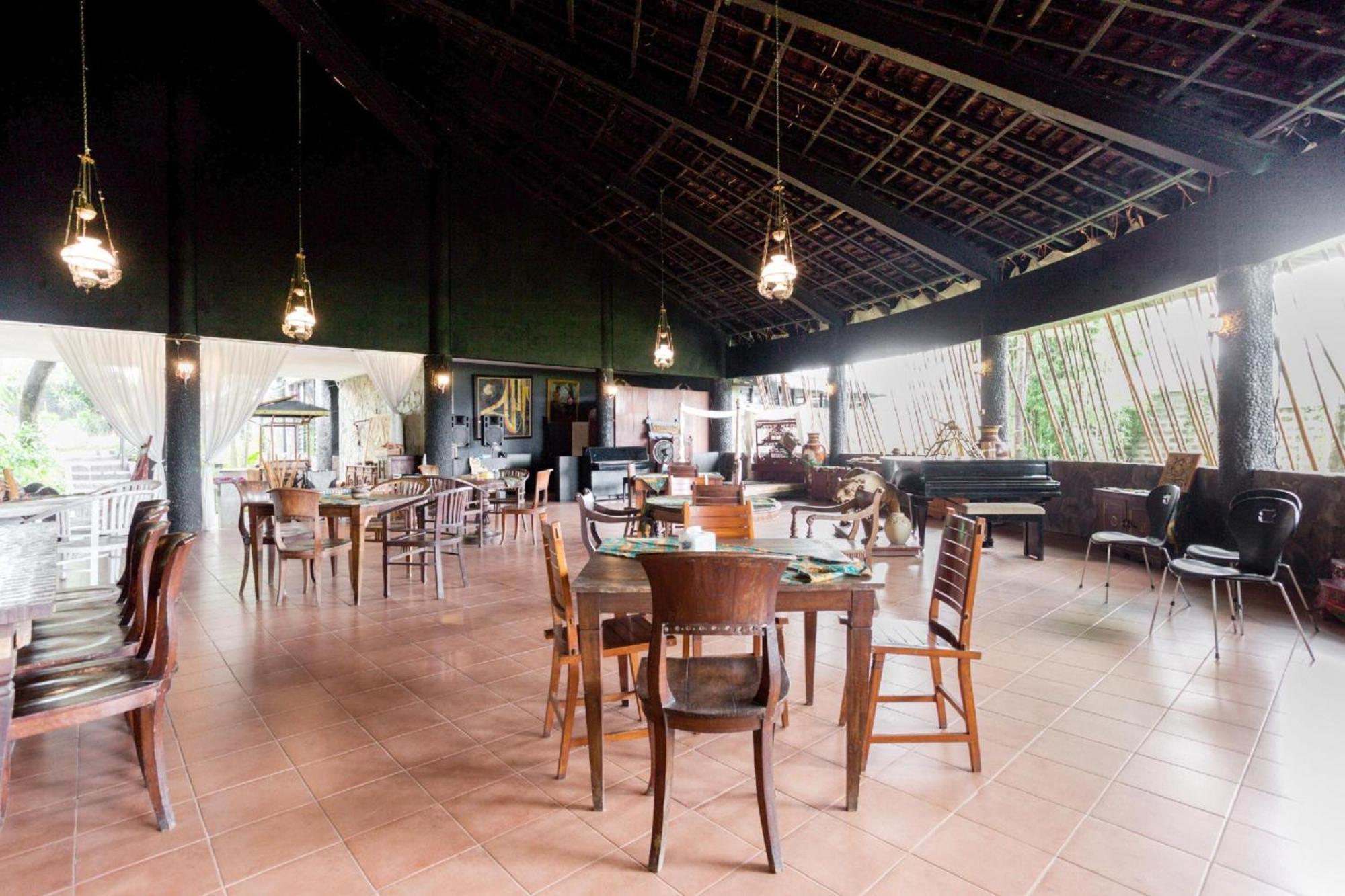 Hotel O Genteng Near Genteng Market Formerly Uno Hotel Surabaya Exterior foto
