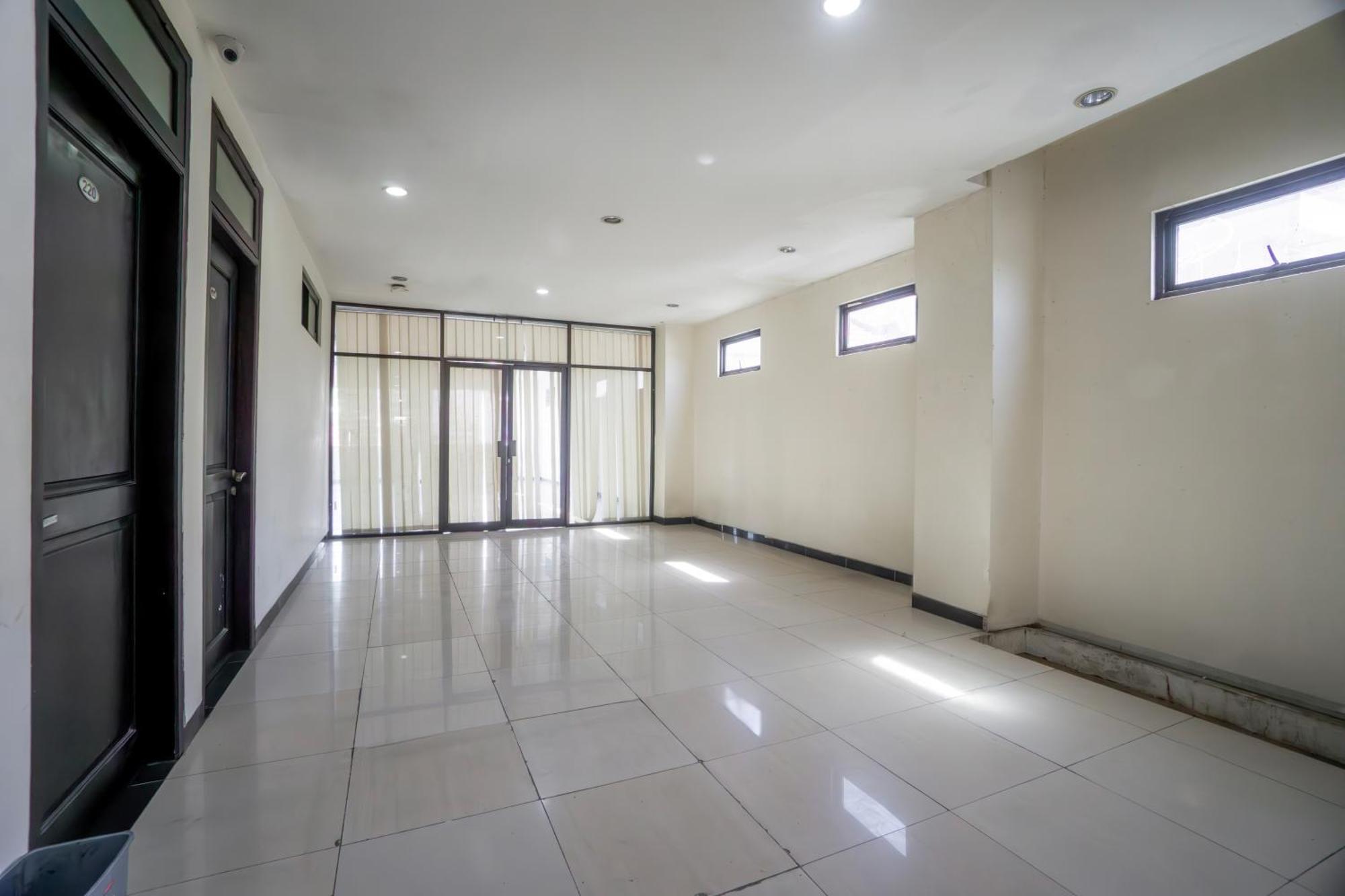 Hotel O Genteng Near Genteng Market Formerly Uno Hotel Surabaya Exterior foto