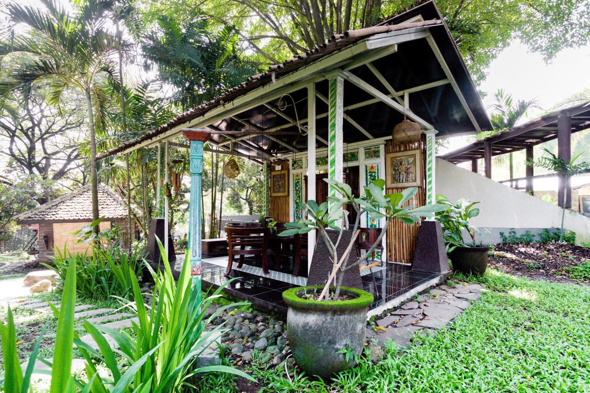 Hotel O Genteng Near Genteng Market Formerly Uno Hotel Surabaya Exterior foto