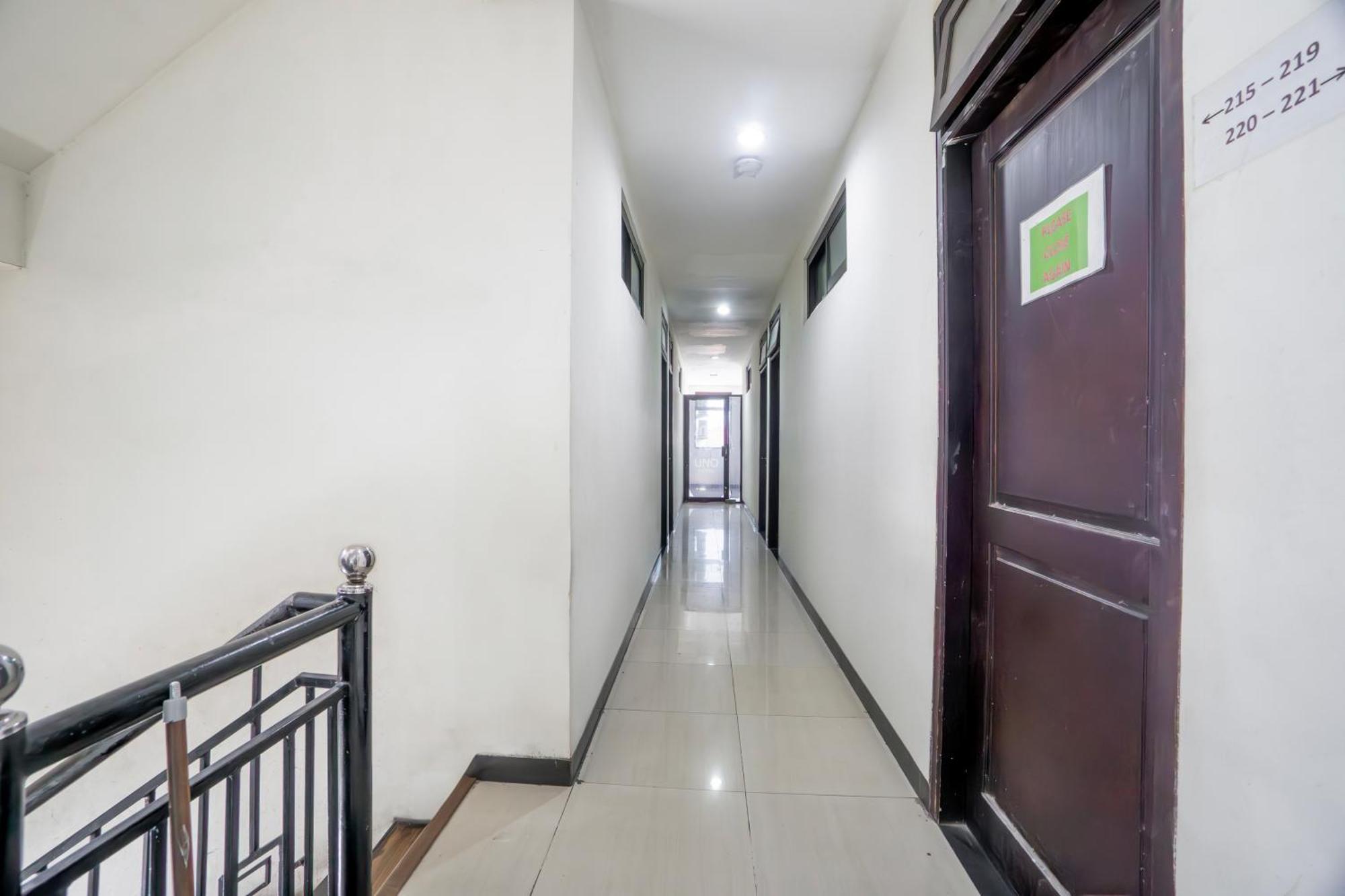 Hotel O Genteng Near Genteng Market Formerly Uno Hotel Surabaya Exterior foto