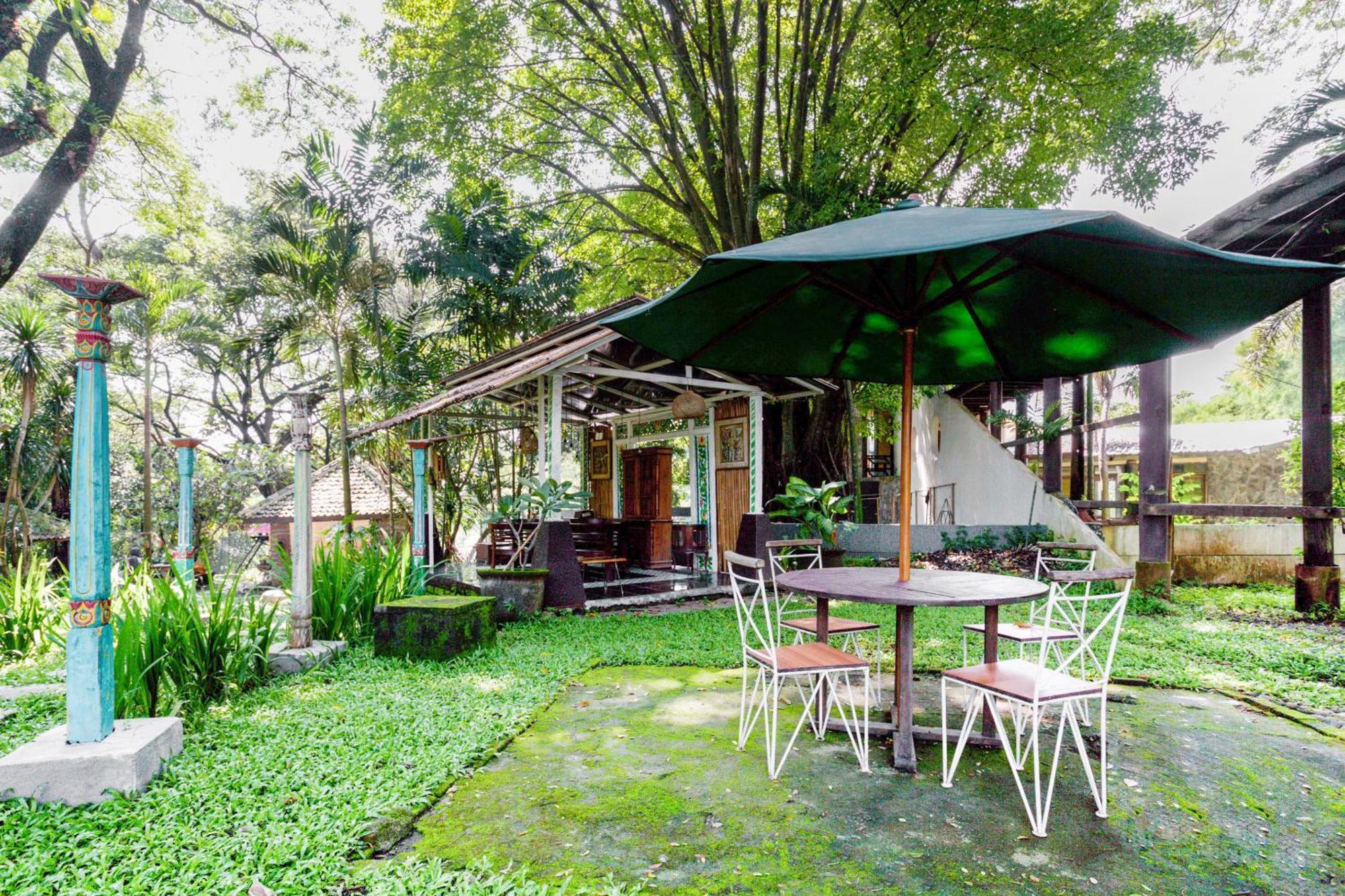 Hotel O Genteng Near Genteng Market Formerly Uno Hotel Surabaya Exterior foto